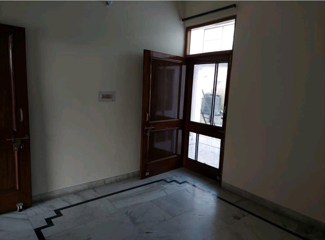 2 BHK + Store Room Apartment For Rent in Sector 44