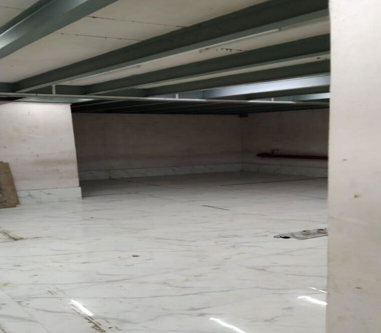 Room, parel Commercial Shop 1500 Sq.Ft. In Parel Mumbai 10333306