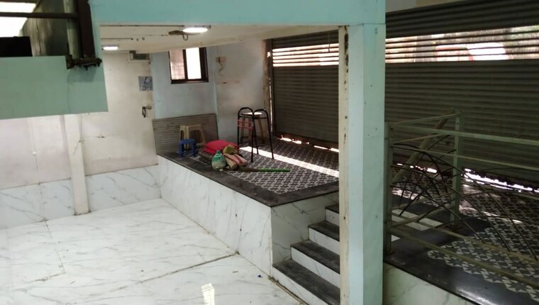 Balcony, parel Commercial Shop 1500 Sq.Ft. In Parel Mumbai 10333306