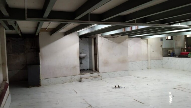 Room, parel Commercial Shop 1500 Sq.Ft. In Parel Mumbai 10333306