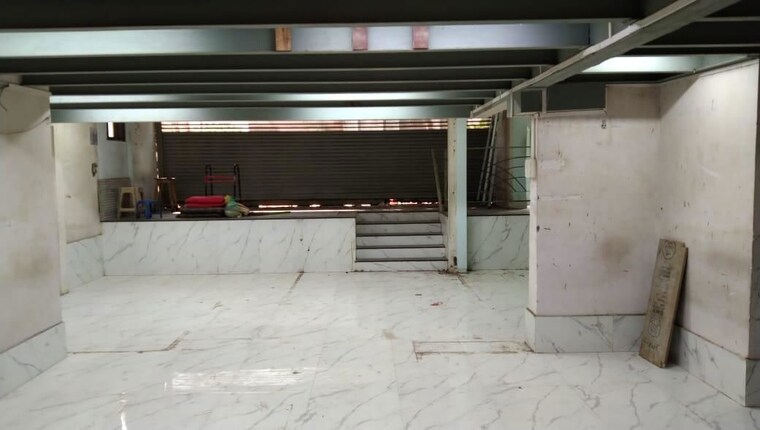  Parking, parel Commercial Shop 1500 Sq.Ft. In Parel Mumbai 10333306