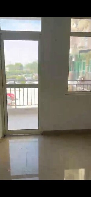 Room in 2 BHK Apartment at Suncity Avenue 76, Sector 76 – for Rent