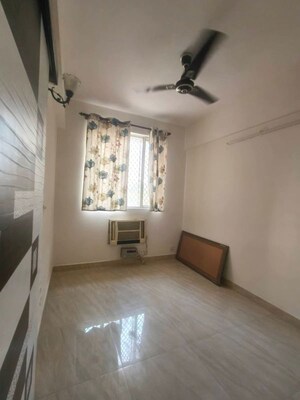 Room in 2.5 BHK Apartment at DLF The Princeton Estate, Dlf Phase V – for Rent