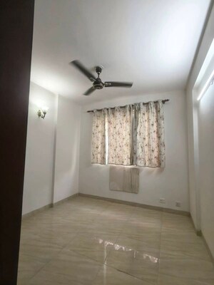 Bathroom in 2.5 BHK Apartment at DLF The Princeton Estate, Dlf Phase V – for Rent