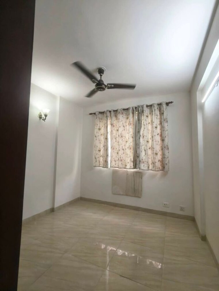 Bathroom, dlf-the-princeton-estate 2.5 Bedroom 1550 Sq.Ft. Apartment In Dlf Phase V Gurgaon 10333300