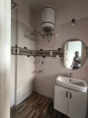 Bathroom in 2.5 BHK Apartment at DLF The Princeton Estate, Dlf Phase V – for Rent