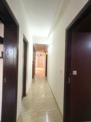 Building Lobby in 2.5 BHK Apartment at DLF The Princeton Estate, Dlf Phase V – for Rent