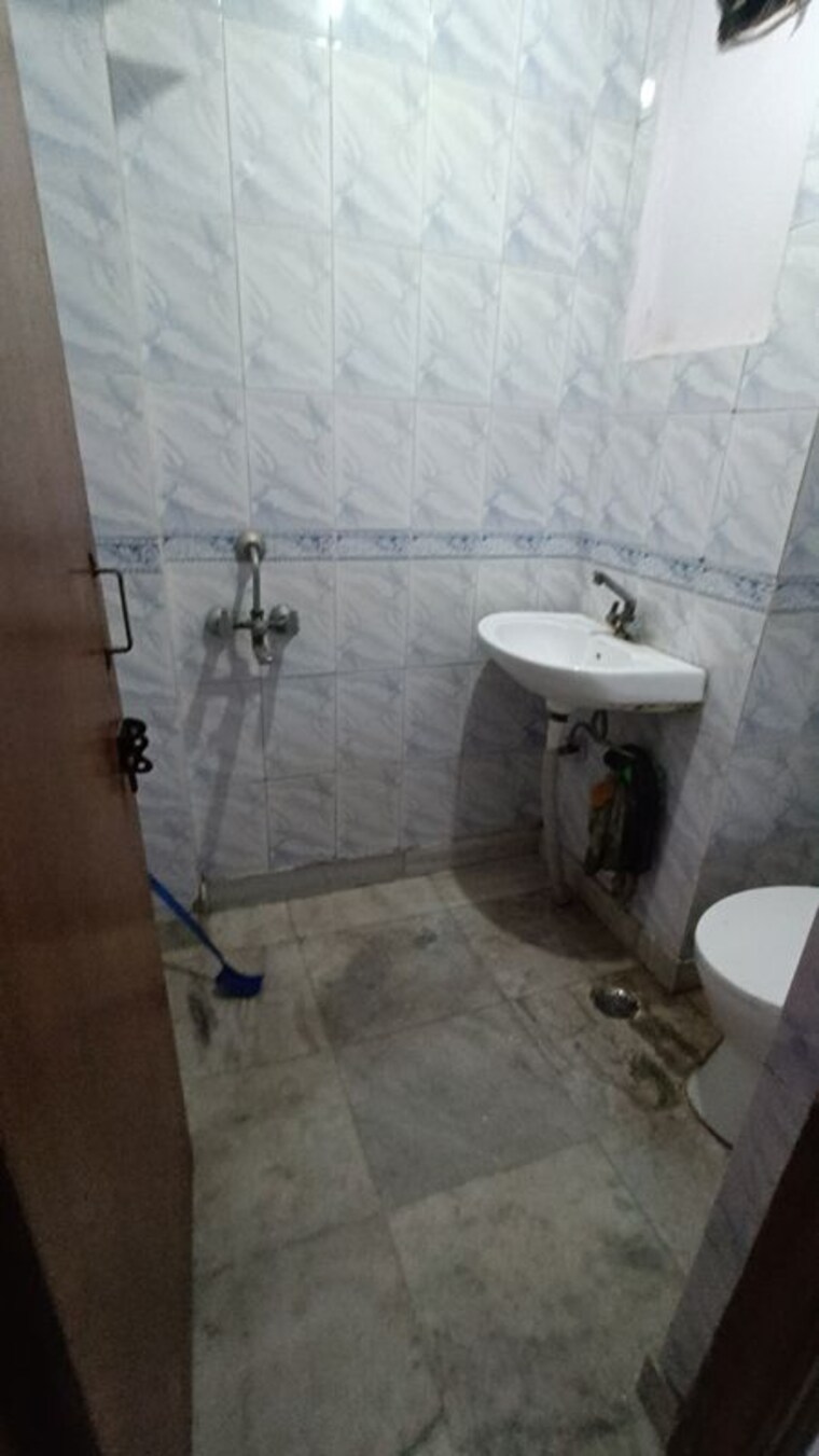 Bathroom, malviya nagar 1 Bedroom 500 Sq.Ft. Builder Floor In Malviya Nagar Delhi 10333327