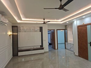 Dining area in 3 BHK Builder Floor at Vipul World Floors, Sector 48 – for Rent