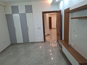 Building Lobby in 3 BHK Builder Floor at Vipul World Floors, Sector 48 – for Rent