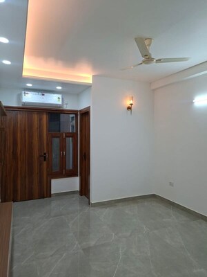Room in 3 BHK Builder Floor at Vipul World Floors, Sector 48 – for Rent