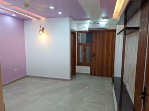 Room in 3 BHK Builder Floor at Vipul World Floors, Sector 48 – for Rent