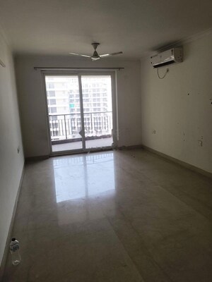 Room in 4 BHK Apartment at Shakti the Sky Lark  Apartment, Sector 52 – for Rent