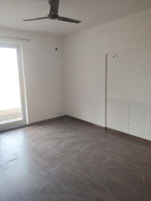 Room in 3 BHK Apartment at BPTP Discovery Park, Sector 80 – for Rent