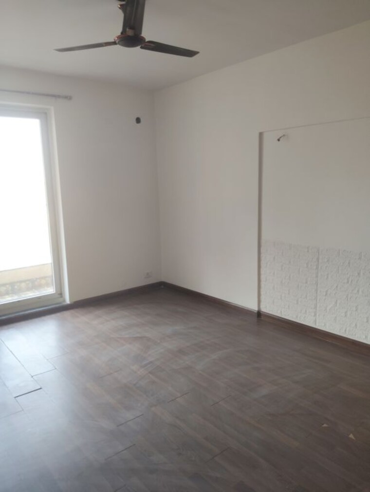 Room, bptp-discovery-park 3 Bedroom 1650 Sq.Ft. Apartment In Sector 80 Faridabad 10333333