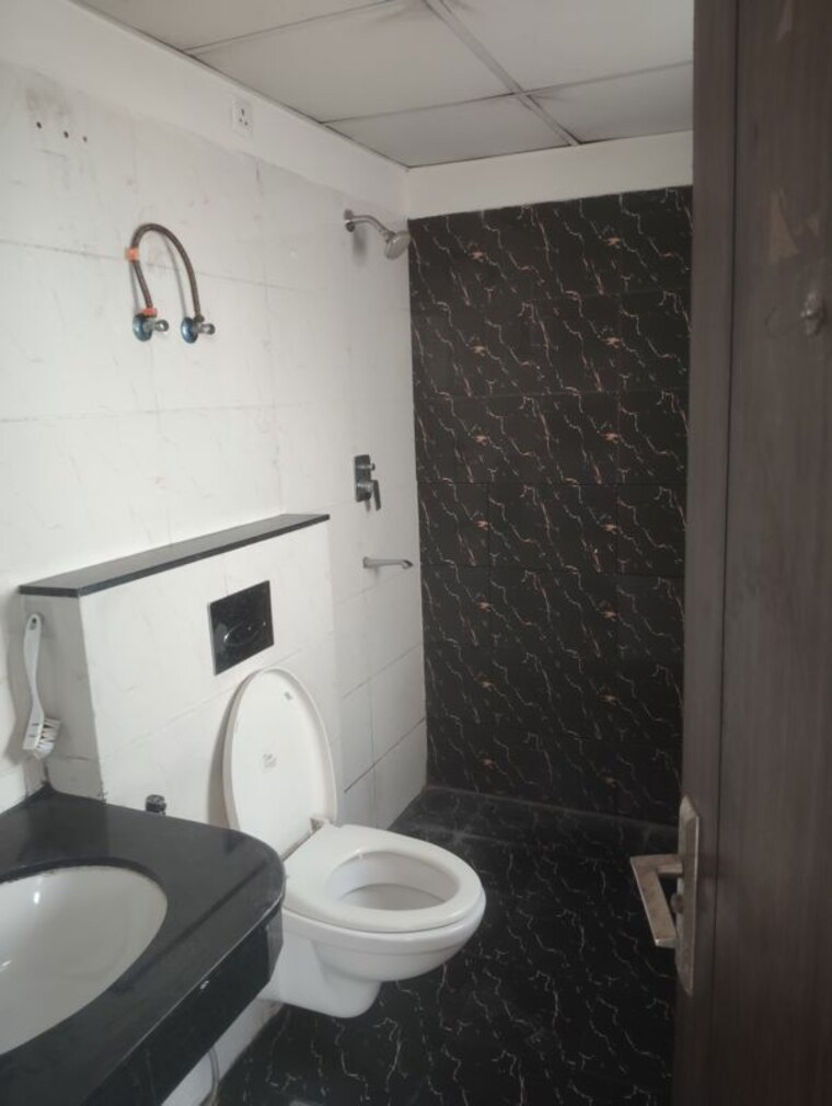 Bathroom, bptp-discovery-park 3 Bedroom 1650 Sq.Ft. Apartment In Sector 80 Faridabad 10333333