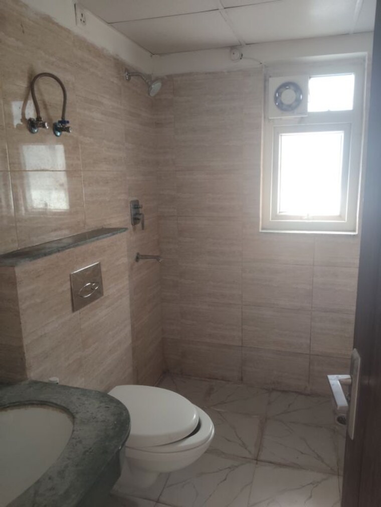 Bathroom, bptp-discovery-park 3 Bedroom 1650 Sq.Ft. Apartment In Sector 80 Faridabad 10333333