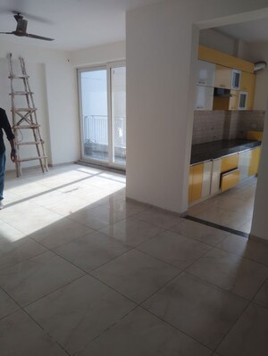 Room in 3 BHK Apartment at BPTP Discovery Park, Sector 80 – for Rent