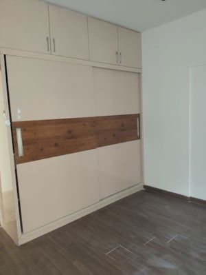 Room in 3 BHK Apartment at BPTP Discovery Park, Sector 80 – for Rent