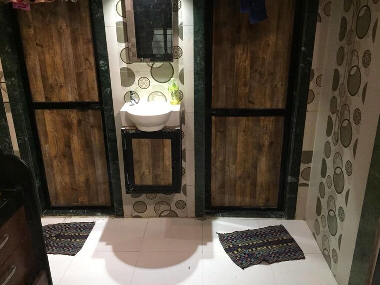 Washroom, kolshet industrial area 1 Bedroom 400 Sq.Ft. Apartment In Kolshet Industrial Area Thane 10333376