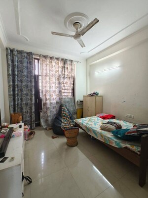 Living Room in 2 BHK Builder Floor at Sector 52 – for Rent