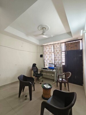 Team Area in 2 BHK Builder Floor at Sector 52 – for Rent