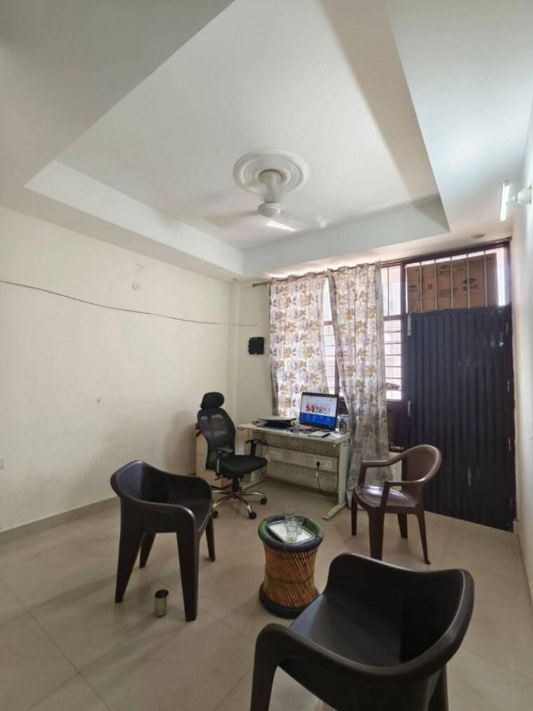 Team Area, sector 52 2 Bedroom 200 Sq.Ft. Builder Floor In Sector 52 Gurgaon 10333370