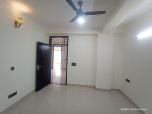 Room in 3 BHK Builder Floor at Vasant Kunj – for Rent