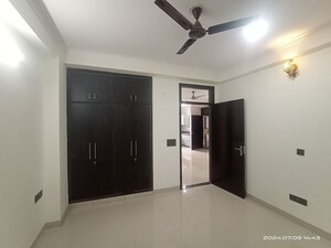 Room in 3 BHK Builder Floor at Vasant Kunj – for Rent