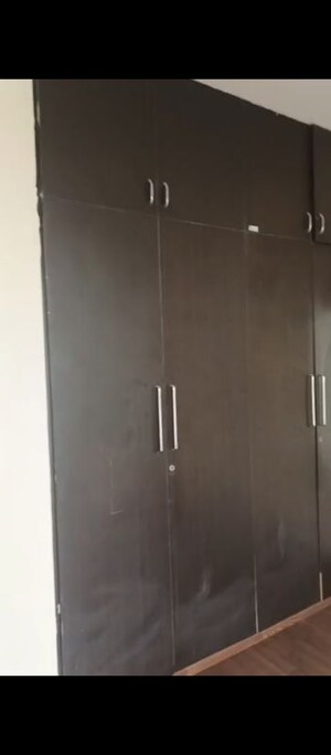 Furnished Amenities in 3 BHK Apartment at BPTP Discovery Park, Sector 80 – for Rent