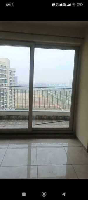 Room in 3 BHK Apartment at BPTP Discovery Park, Sector 80 – for Rent