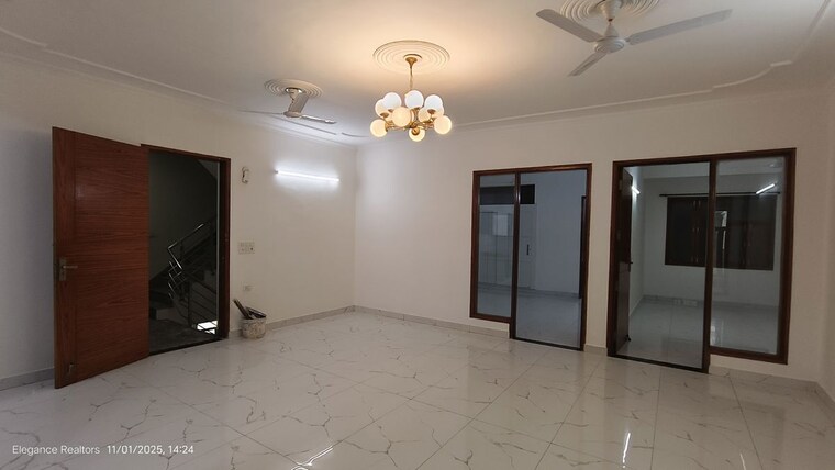 Room, vasant kunj 3 Bedroom 1450 Sq.Ft. Builder Floor In Vasant Kunj Delhi 9950373
