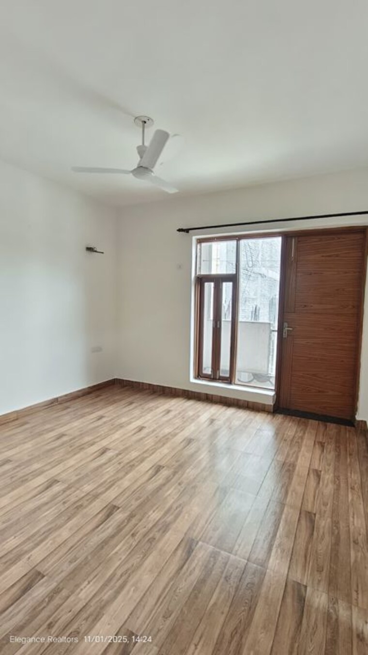 Room, vasant kunj 3 Bedroom 1450 Sq.Ft. Builder Floor In Vasant Kunj Delhi 9950373