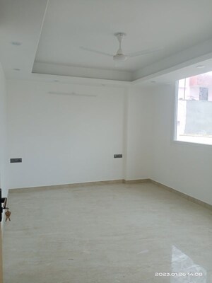 Room in 3 BHK Builder Floor at Vasant Kunj – for Rent