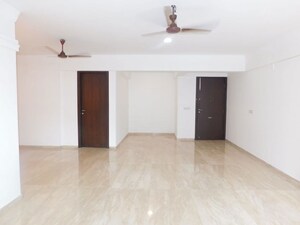 Room in 2 BHK Apartment at Hiranandani Avalon, Powai – for Rent