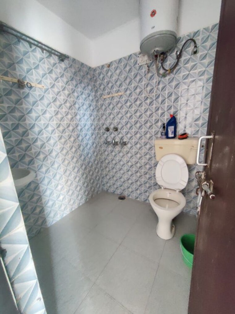 Bathroom, indira colony 2 1 Bedroom 1200 Sq.Ft. Villa In Indira Colony 2 Gurgaon 10291191