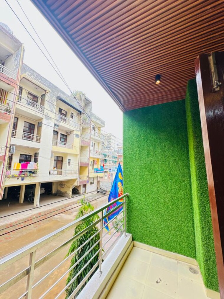 Balcony, pir machalla 2 Bedroom 120 Sq.Yd. Builder Floor In Pir Machalla Zirakpur 10333526