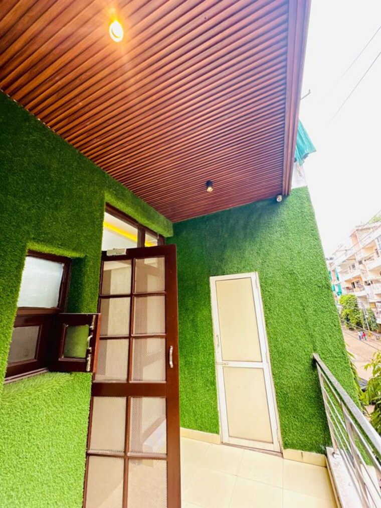 Balcony, pir machalla 2 Bedroom 120 Sq.Yd. Builder Floor In Pir Machalla Zirakpur 10333526