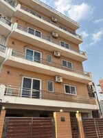 1 Rk  + Pooja Room 250 Sq.Ft. Builder Floor in Sector 33