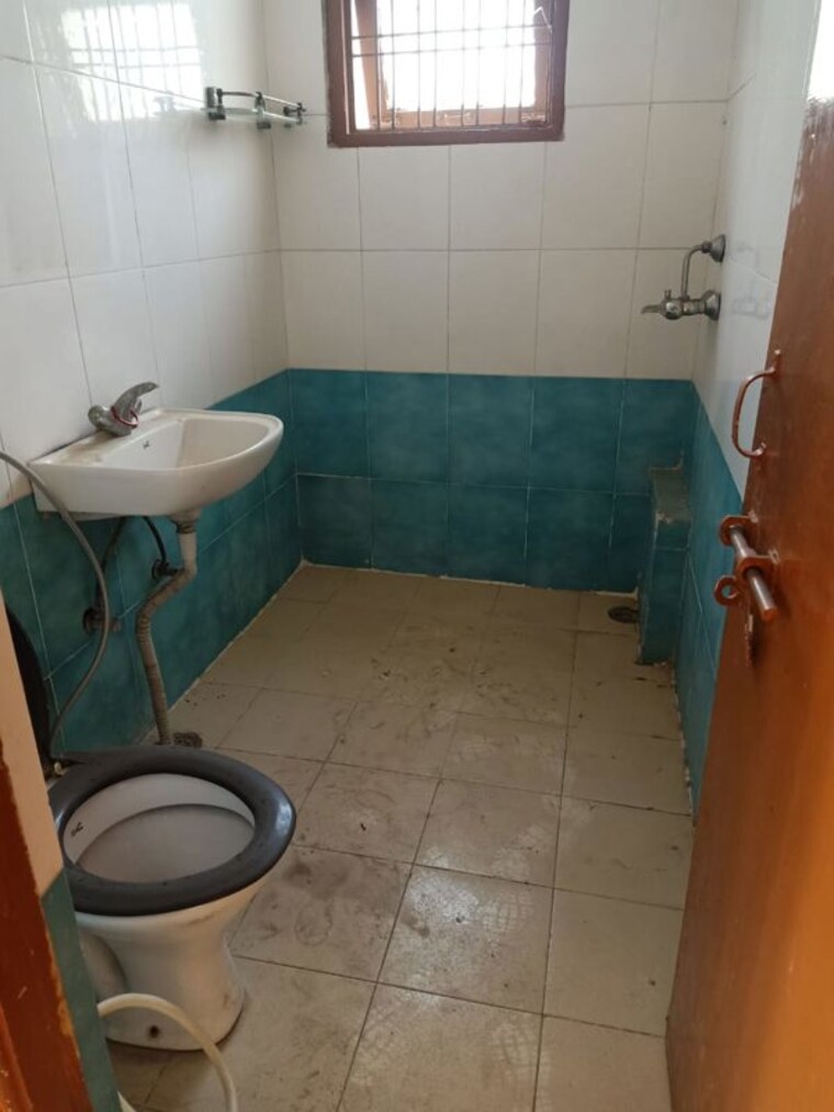 Bathroom, srs-residency 2 Bedroom 1304 Sq.Ft. Apartment In Sector 88 Faridabad 10333638