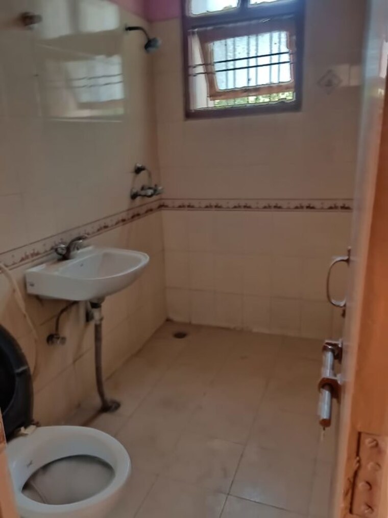 Bathroom, srs-residency 2 Bedroom 1304 Sq.Ft. Apartment In Sector 88 Faridabad 10333638