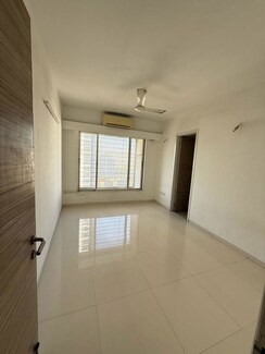 2 BHK Apartment For Rent in Group Seven Rushi Heights