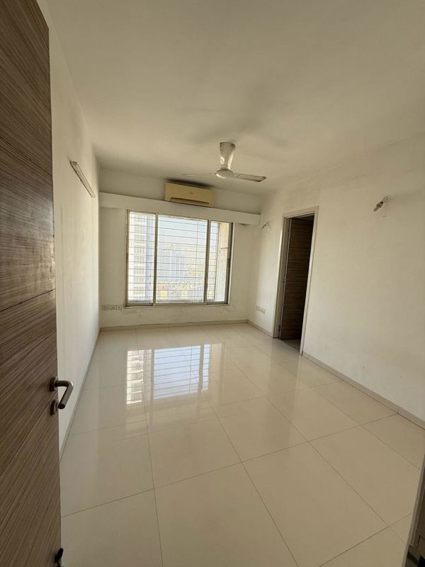 2 BHK Apartment For Rent in Group Seven Rushi Heights