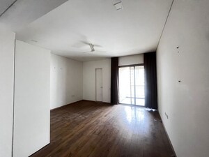 Room in 4 BHK Apartment at Panchshil One North, Magarpatta City – for Rent