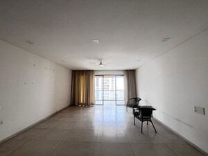 Room in 4 BHK Apartment at Panchshil One North, Magarpatta City – for Rent