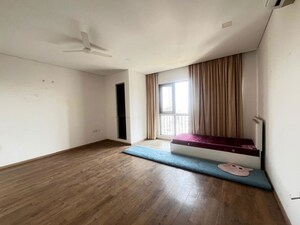 Room in 4 BHK Apartment at Panchshil One North, Magarpatta City – for Rent