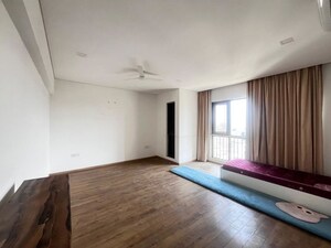 Room in 4 BHK Apartment at Panchshil One North, Magarpatta City – for Rent