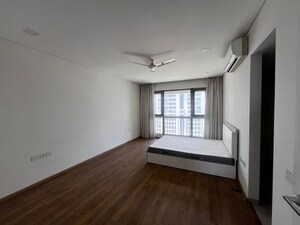 Room in 4 BHK Apartment at Panchshil One North, Magarpatta City – for Rent