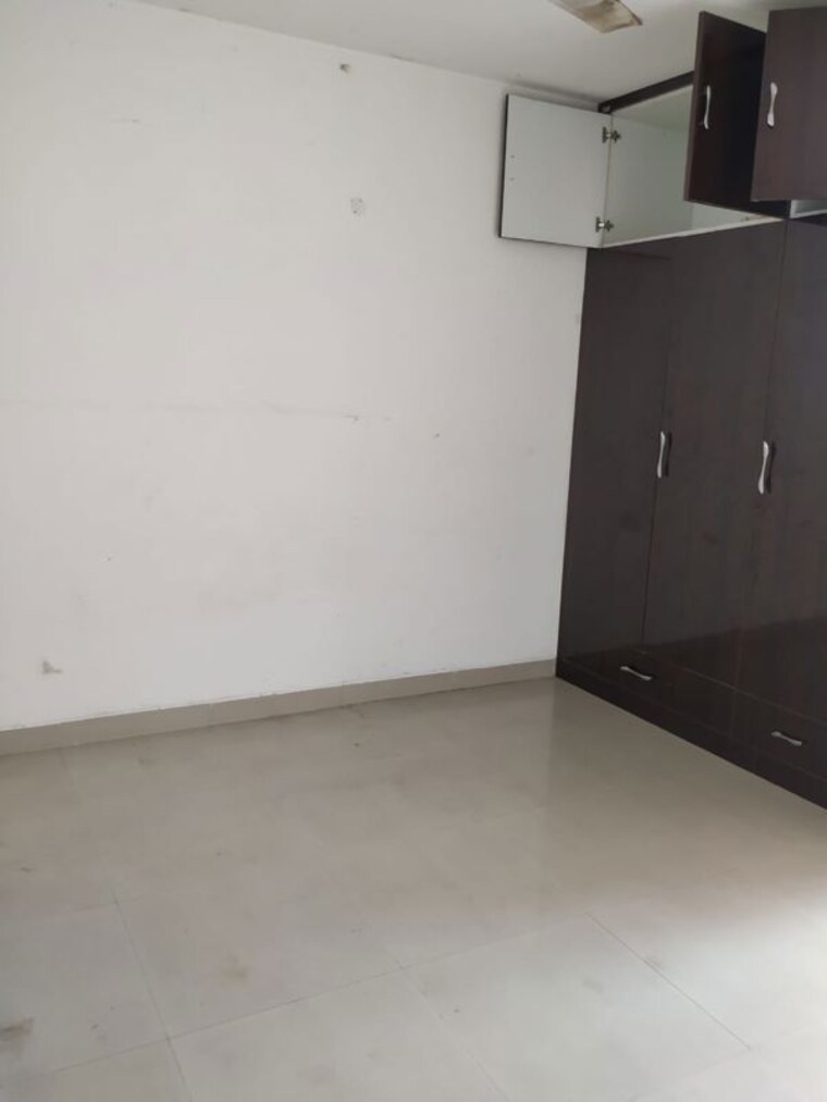 Room, puri-pratham 2.5 Bedroom 1300 Sq.Ft. Apartment In Sector 84 Faridabad 10333673