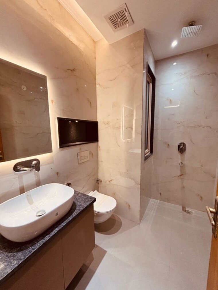 Bathroom, sector 46 6+ Bedroom 270 Sq.Yd. Independent House In Sector 46 Gurgaon 10333669